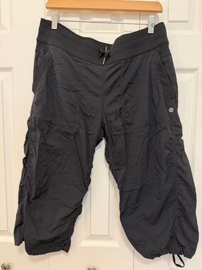 Lululemon Black Drawstring Crop Pants, inseam 17”